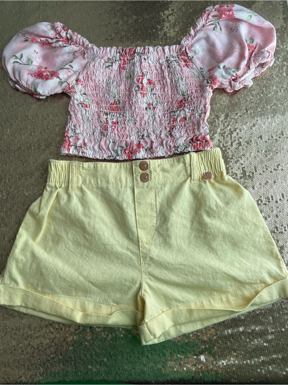 Adorable Vince Camuto NWOT PINK COTTAGE CORE smocked top & new yellow shorts